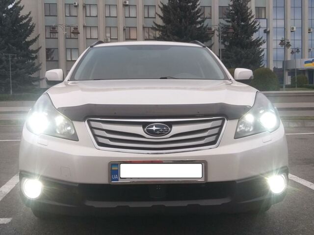 Білий Субару Аутбек, об'ємом двигуна 2.5 л та пробігом 160 тис. км за 16500 $, фото 1 на Automoto.ua