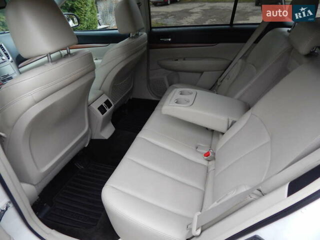 Белый Субару Аутбек, объемом двигателя 2.46 л и пробегом 240 тыс. км за 10890 $, фото 69 на Automoto.ua