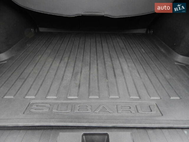 Белый Субару Аутбек, объемом двигателя 2.46 л и пробегом 240 тыс. км за 10890 $, фото 93 на Automoto.ua