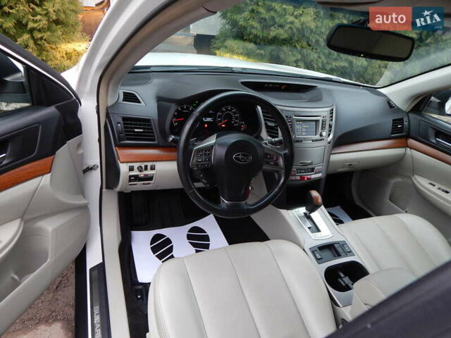 Белый Субару Аутбек, объемом двигателя 2.46 л и пробегом 240 тыс. км за 10890 $, фото 49 на Automoto.ua