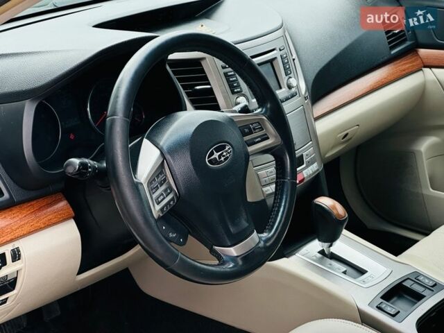 Білий Субару Аутбек, об'ємом двигуна 2.5 л та пробігом 220 тис. км за 11700 $, фото 15 на Automoto.ua