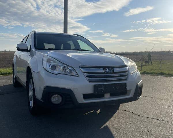 Білий Субару Аутбек, об'ємом двигуна 2.5 л та пробігом 190 тис. км за 10000 $, фото 1 на Automoto.ua