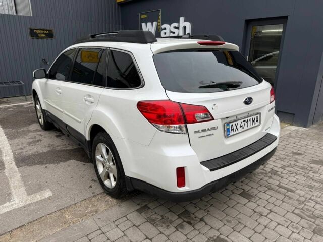 Белый Субару Аутбек, объемом двигателя 0 л и пробегом 220 тыс. км за 11500 $, фото 1 на Automoto.ua