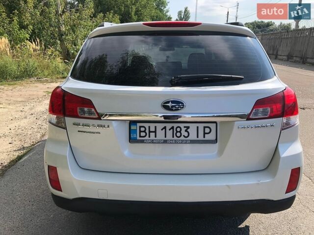 Белый Субару Аутбек, объемом двигателя 2.46 л и пробегом 137 тыс. км за 11300 $, фото 6 на Automoto.ua