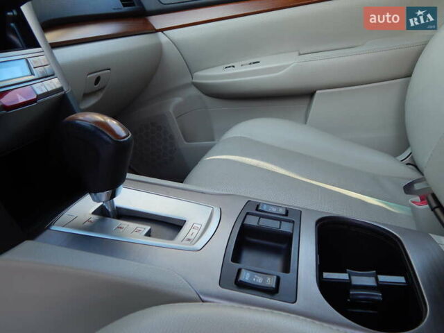 Белый Субару Аутбек, объемом двигателя 2.5 л и пробегом 240 тыс. км за 9990 $, фото 48 на Automoto.ua