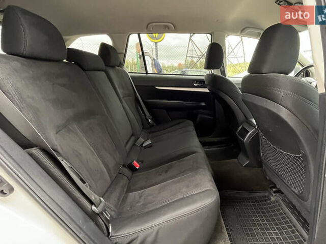 Белый Субару Аутбек, объемом двигателя 2.5 л и пробегом 218 тыс. км за 11000 $, фото 18 на Automoto.ua