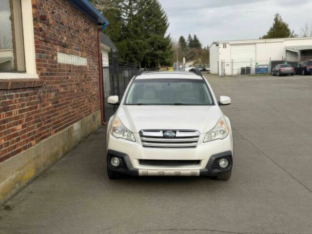 Белый Субару Аутбек, объемом двигателя 2.5 л и пробегом 88 тыс. км за 2000 $, фото 1 на Automoto.ua