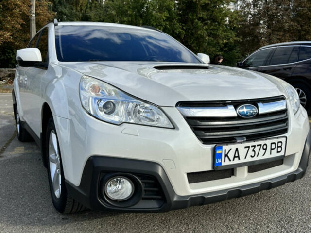Білий Субару Аутбек, об'ємом двигуна 2 л та пробігом 197 тис. км за 11000 $, фото 3 на Automoto.ua