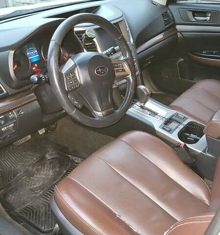 Белый Субару Аутбек, объемом двигателя 2.46 л и пробегом 145 тыс. км за 13500 $, фото 13 на Automoto.ua