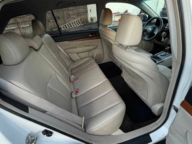 Белый Субару Аутбек, объемом двигателя 2.5 л и пробегом 87 тыс. км за 2000 $, фото 8 на Automoto.ua