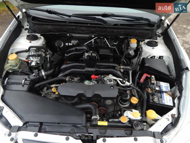 Белый Субару Аутбек, объемом двигателя 2.46 л и пробегом 240 тыс. км за 10890 $, фото 29 на Automoto.ua