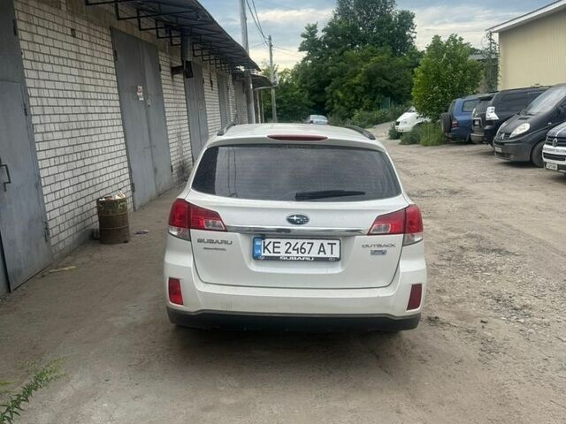 Білий Субару Аутбек, об'ємом двигуна 2 л та пробігом 190 тис. км за 8500 $, фото 3 на Automoto.ua