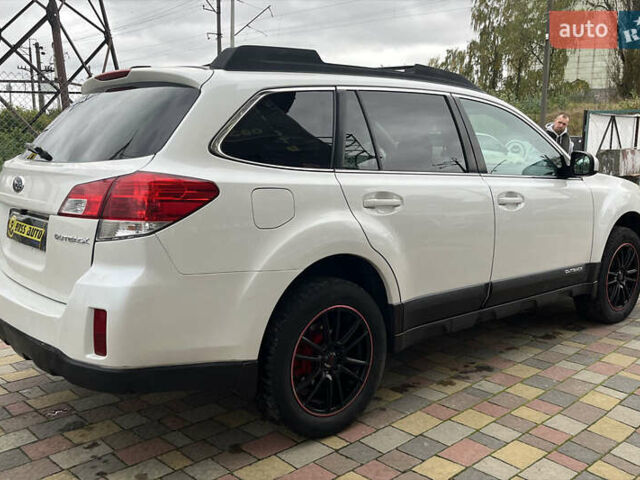 Белый Субару Аутбек, объемом двигателя 2.5 л и пробегом 218 тыс. км за 11000 $, фото 5 на Automoto.ua