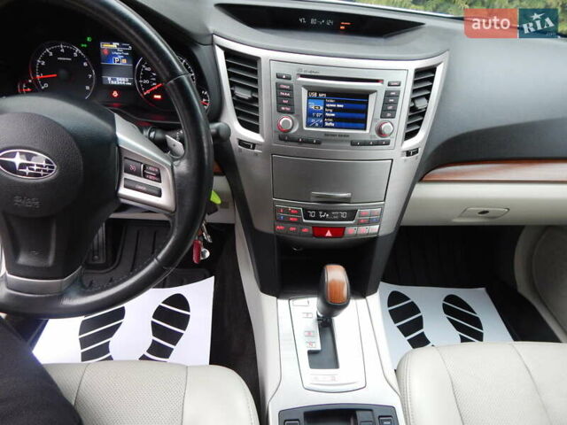 Белый Субару Аутбек, объемом двигателя 2.46 л и пробегом 240 тыс. км за 10890 $, фото 56 на Automoto.ua