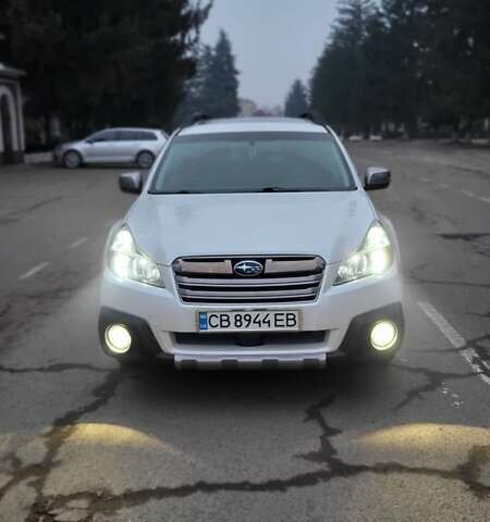Белый Субару Аутбек, объемом двигателя 2.46 л и пробегом 145 тыс. км за 13500 $, фото 1 на Automoto.ua