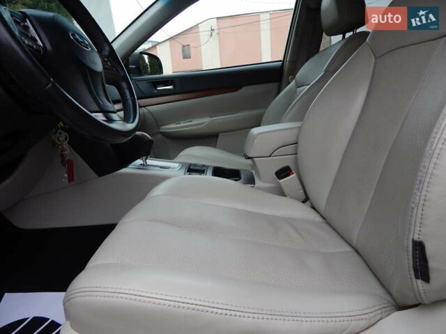 Белый Субару Аутбек, объемом двигателя 2.46 л и пробегом 240 тыс. км за 10890 $, фото 61 на Automoto.ua