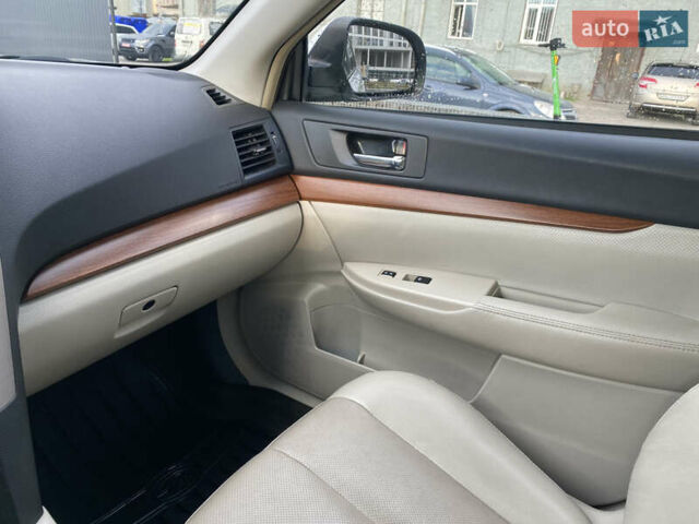 Білий Субару Аутбек, об'ємом двигуна 2.5 л та пробігом 240 тис. км за 8787 $, фото 13 на Automoto.ua