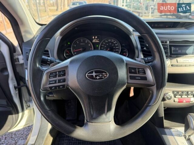 Белый Субару Аутбек, объемом двигателя 2.5 л и пробегом 222 тыс. км за 8950 $, фото 32 на Automoto.ua