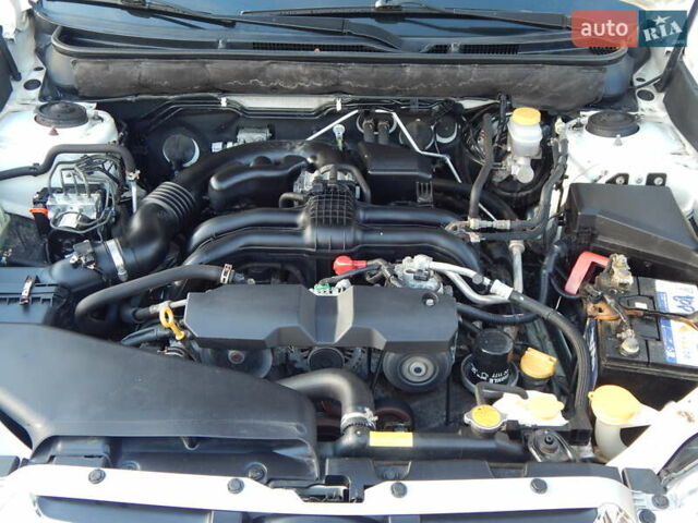 Белый Субару Аутбек, объемом двигателя 2.5 л и пробегом 240 тыс. км за 9990 $, фото 21 на Automoto.ua