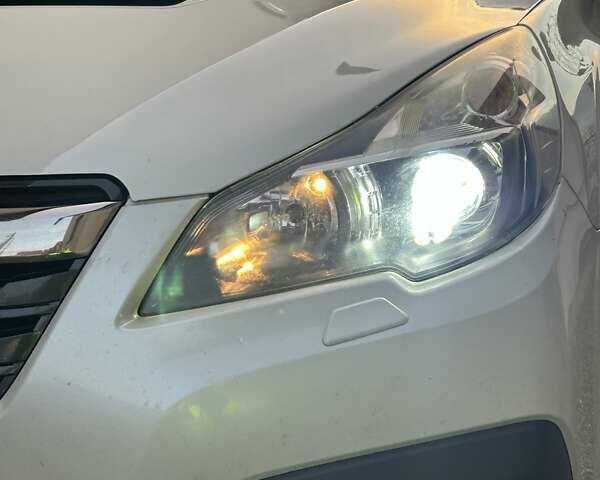 Белый Субару Аутбек, объемом двигателя 2 л и пробегом 255 тыс. км за 9700 $, фото 10 на Automoto.ua