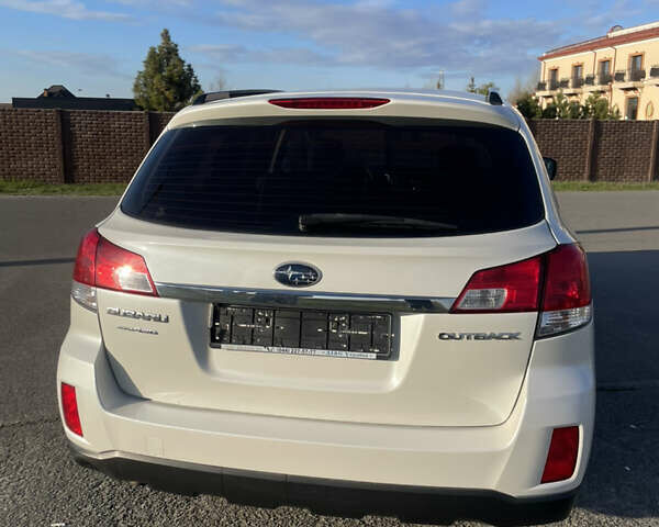 Білий Субару Аутбек, об'ємом двигуна 2.5 л та пробігом 190 тис. км за 10000 $, фото 9 на Automoto.ua