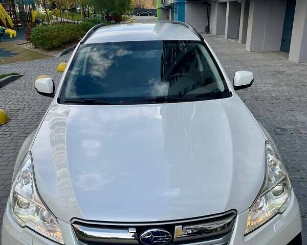 Субару Аутбек 2013 в Днепре (Днепропетровске) на Automoto.ua Белый Субару Аутбек, объемом двигателя 2.46 л и пробегом 179 тыс. км за 10100 $, фото 8 на Automoto.ua