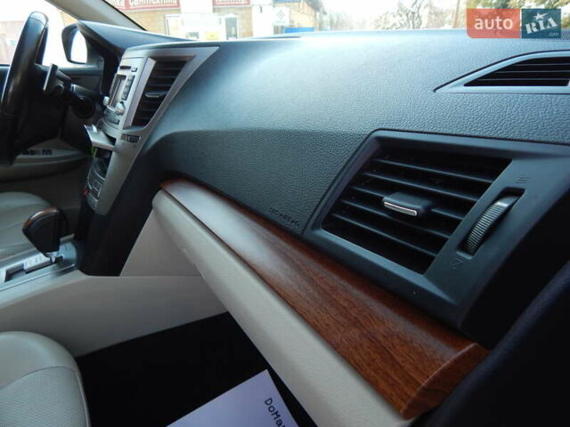 Белый Субару Аутбек, объемом двигателя 2.5 л и пробегом 240 тыс. км за 9990 $, фото 64 на Automoto.ua