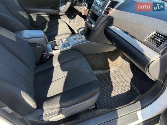 Белый Субару Аутбек, объемом двигателя 2.5 л и пробегом 222 тыс. км за 8950 $, фото 51 на Automoto.ua