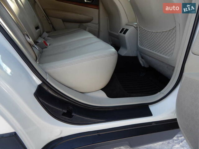 Белый Субару Аутбек, объемом двигателя 2.5 л и пробегом 240 тыс. км за 9990 $, фото 68 на Automoto.ua