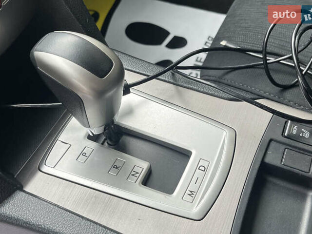 Белый Субару Аутбек, объемом двигателя 2.5 л и пробегом 218 тыс. км за 11000 $, фото 11 на Automoto.ua