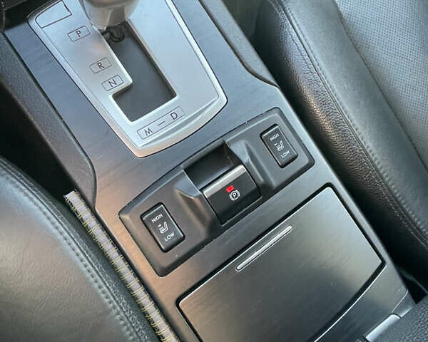 Білий Субару Аутбек, об'ємом двигуна 2.5 л та пробігом 190 тис. км за 10000 $, фото 12 на Automoto.ua