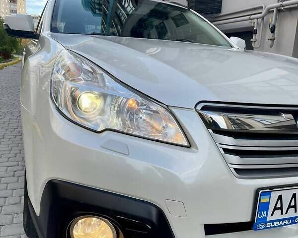 Субару Аутбек 2013 в Днепре (Днепропетровске) на Automoto.ua Белый Субару Аутбек, объемом двигателя 2.46 л и пробегом 179 тыс. км за 10100 $, фото 3 на Automoto.ua