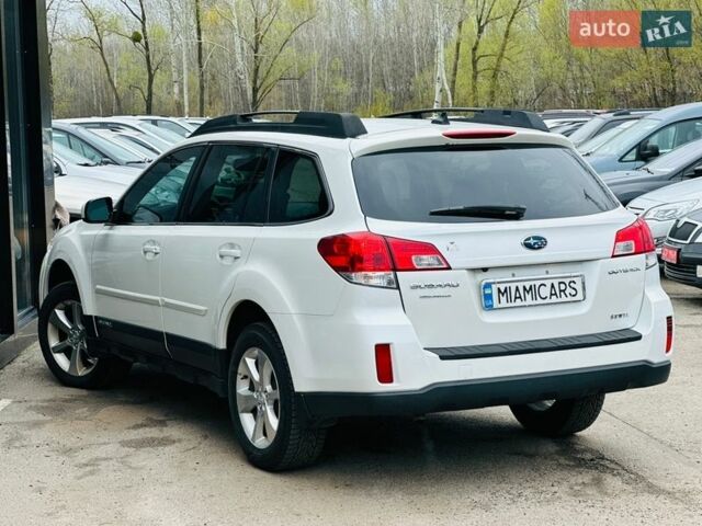 Білий Субару Аутбек, об'ємом двигуна 2.5 л та пробігом 220 тис. км за 11700 $, фото 3 на Automoto.ua