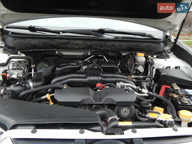 Белый Субару Аутбек, объемом двигателя 2.46 л и пробегом 240 тыс. км за 10890 $, фото 28 на Automoto.ua