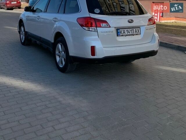 Белый Субару Аутбек, объемом двигателя 0 л и пробегом 247 тыс. км за 8999 $, фото 5 на Automoto.ua