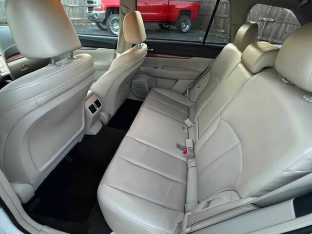 Белый Субару Аутбек, объемом двигателя 2.5 л и пробегом 87 тыс. км за 2000 $, фото 9 на Automoto.ua