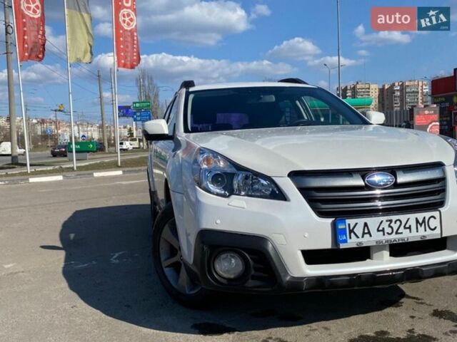 Белый Субару Аутбек, объемом двигателя 2.46 л и пробегом 185 тыс. км за 12400 $, фото 3 на Automoto.ua