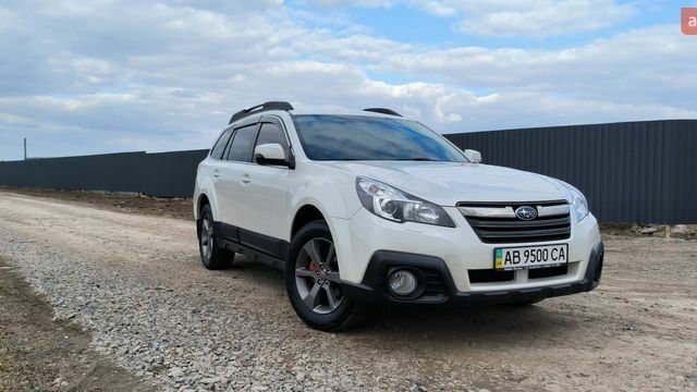 Белый Субару Аутбек, объемом двигателя 2.46 л и пробегом 76 тыс. км за 15000 $, фото 1 на Automoto.ua