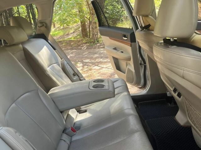 Белый Субару Аутбек, объемом двигателя 2.5 л и пробегом 245 тыс. км за 11300 $, фото 8 на Automoto.ua