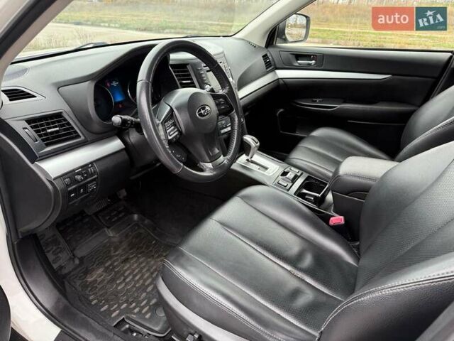 Білий Субару Аутбек, об'ємом двигуна 2.46 л та пробігом 160 тис. км за 12400 $, фото 2 на Automoto.ua