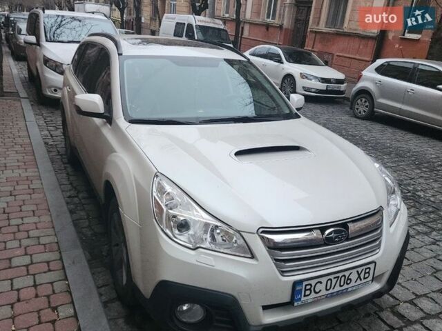 Белый Субару Аутбек, объемом двигателя 2 л и пробегом 220 тыс. км за 11000 $, фото 1 на Automoto.ua