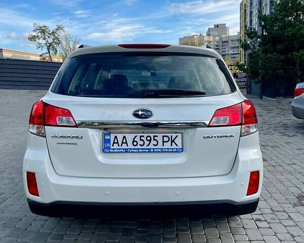 Субару Аутбек 2013 в Днепре (Днепропетровске) на Automoto.ua Белый Субару Аутбек, объемом двигателя 2.46 л и пробегом 179 тыс. км за 10100 $, фото 10 на Automoto.ua