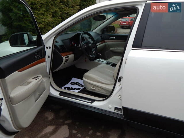 Белый Субару Аутбек, объемом двигателя 2.46 л и пробегом 240 тыс. км за 10890 $, фото 53 на Automoto.ua