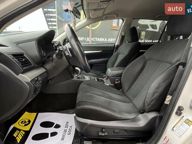 Белый Субару Аутбек, объемом двигателя 2.5 л и пробегом 218 тыс. км за 11000 $, фото 8 на Automoto.ua