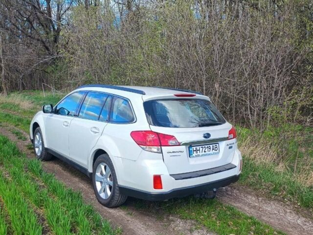 Білий Субару Аутбек, об'ємом двигуна 2 л та пробігом 235 тис. км за 8999 $, фото 9 на Automoto.ua