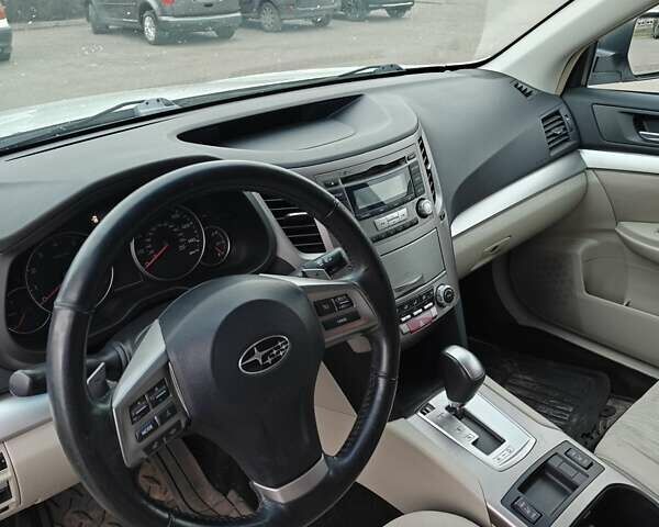 Білий Субару Аутбек, об'ємом двигуна 2.46 л та пробігом 320 тис. км за 7900 $, фото 19 на Automoto.ua