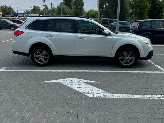 Белый Субару Аутбек, объемом двигателя 2 л и пробегом 150 тыс. км за 7900 $, фото 3 на Automoto.ua