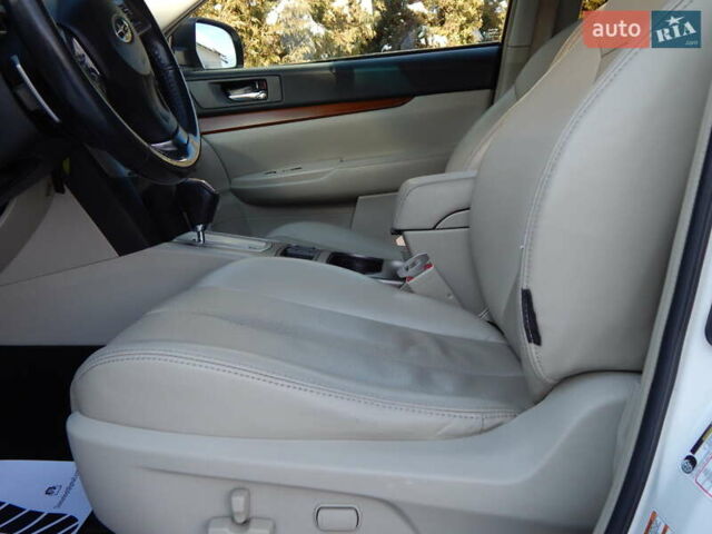 Белый Субару Аутбек, объемом двигателя 2.5 л и пробегом 240 тыс. км за 9990 $, фото 42 на Automoto.ua