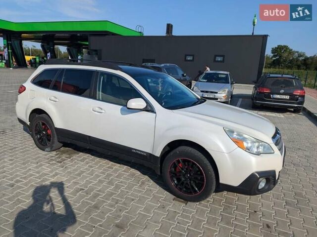 Белый Субару Аутбек, объемом двигателя 2.5 л и пробегом 220 тыс. км за 10000 $, фото 3 на Automoto.ua