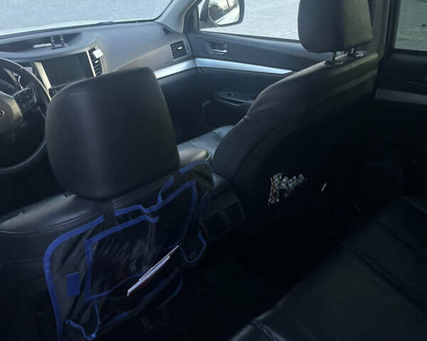 Білий Субару Аутбек, об'ємом двигуна 2.46 л та пробігом 280 тис. км за 11000 $, фото 10 на Automoto.ua